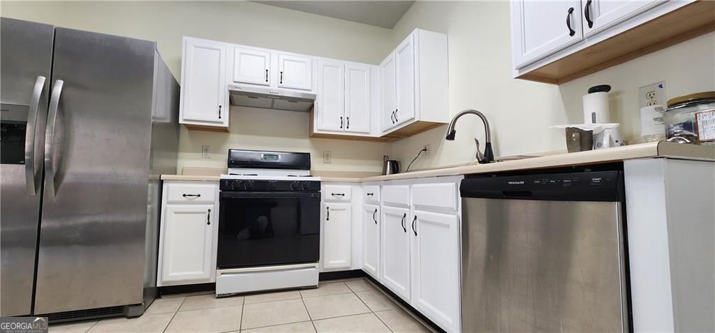 Lawrenceville, Georgia 30044, United States, 4 Bedrooms Bedrooms, ,3 BathroomsBathrooms,Residential,Active,242789