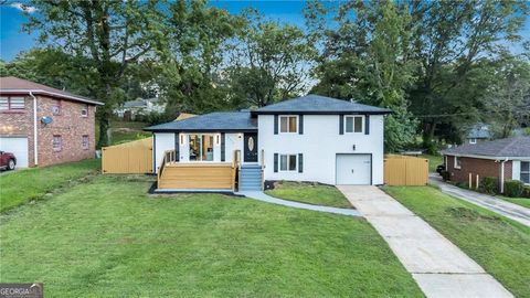 Photo of 2377 Fontaine Circle, Decatur, GA 30032 (MLS # 10628486)