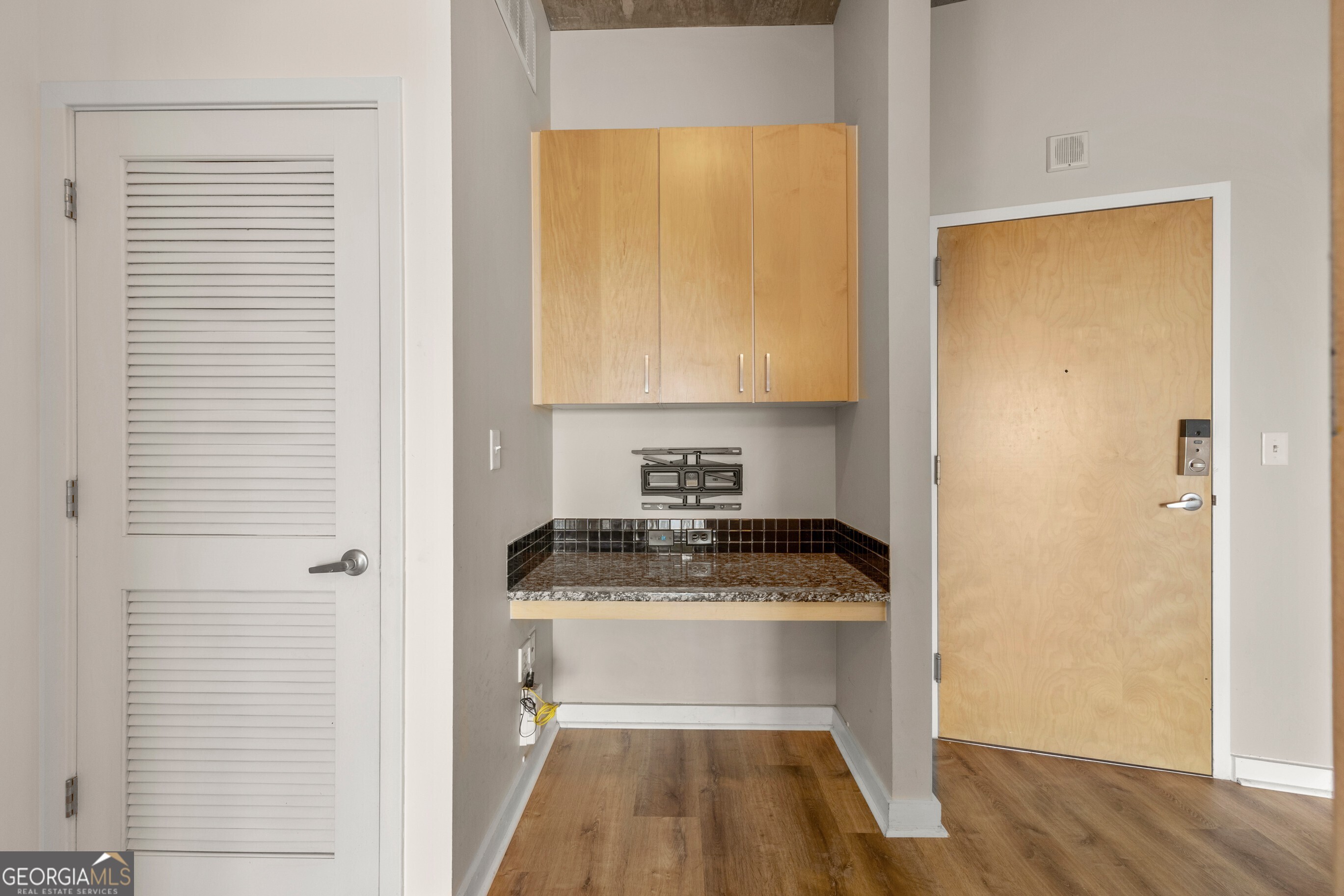 943 Peachtree ST NE 1217