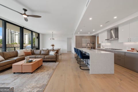 Photo of 2425 Peachtree Road NE #511, Atlanta, GA 30305 (MLS # 10845330)