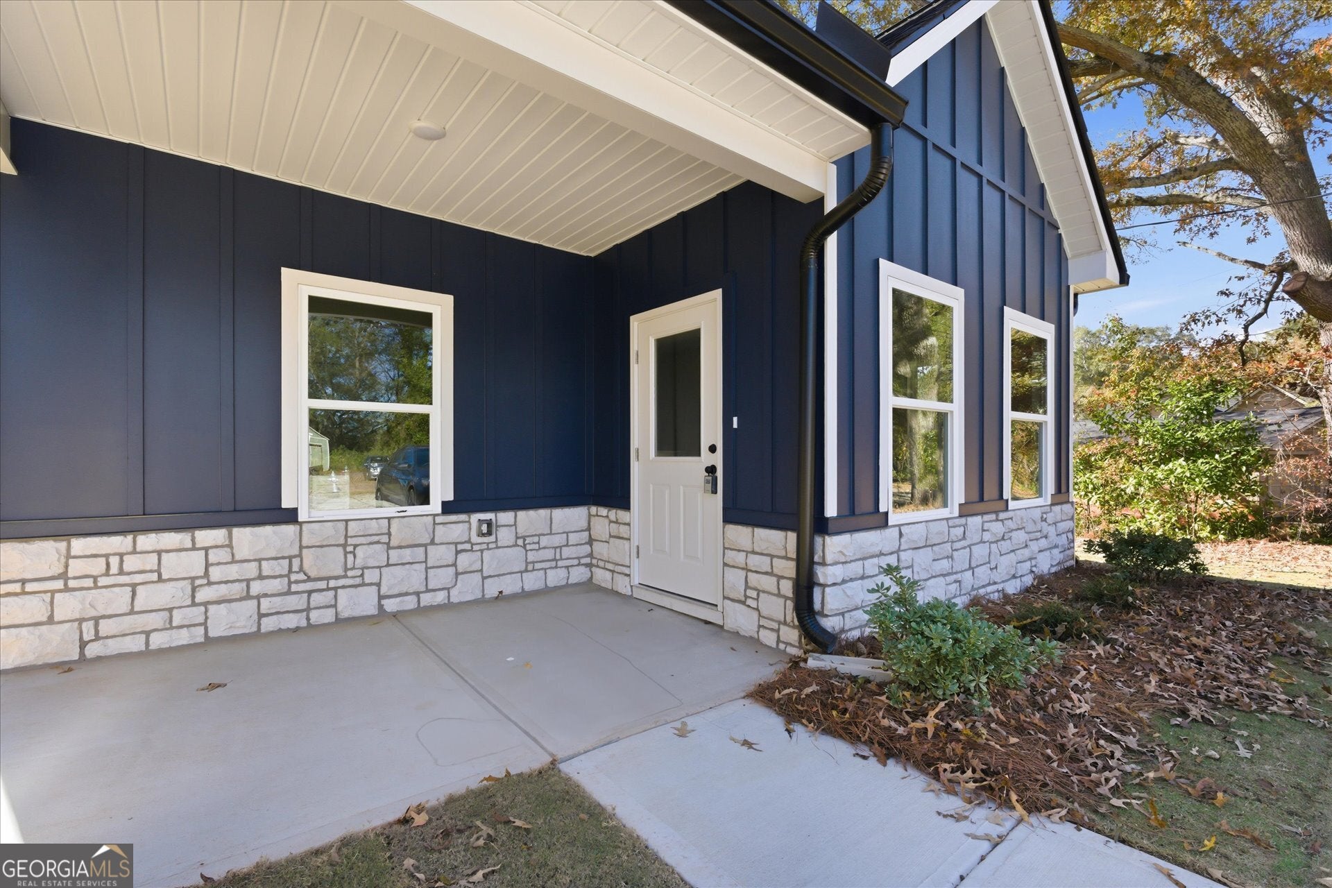 654 King ST