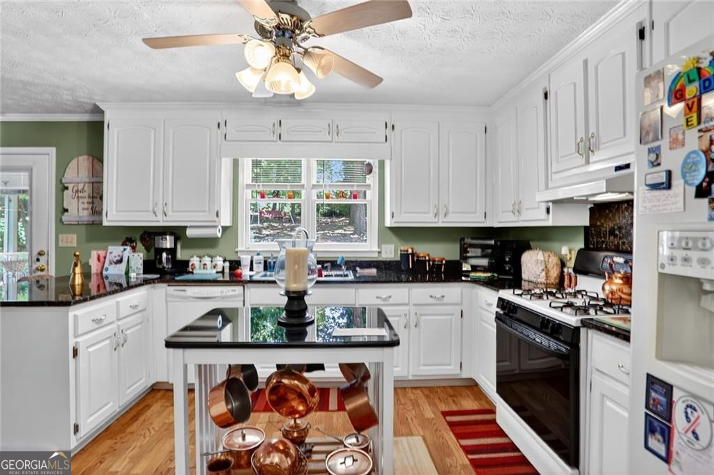 65 Rosewood CIR