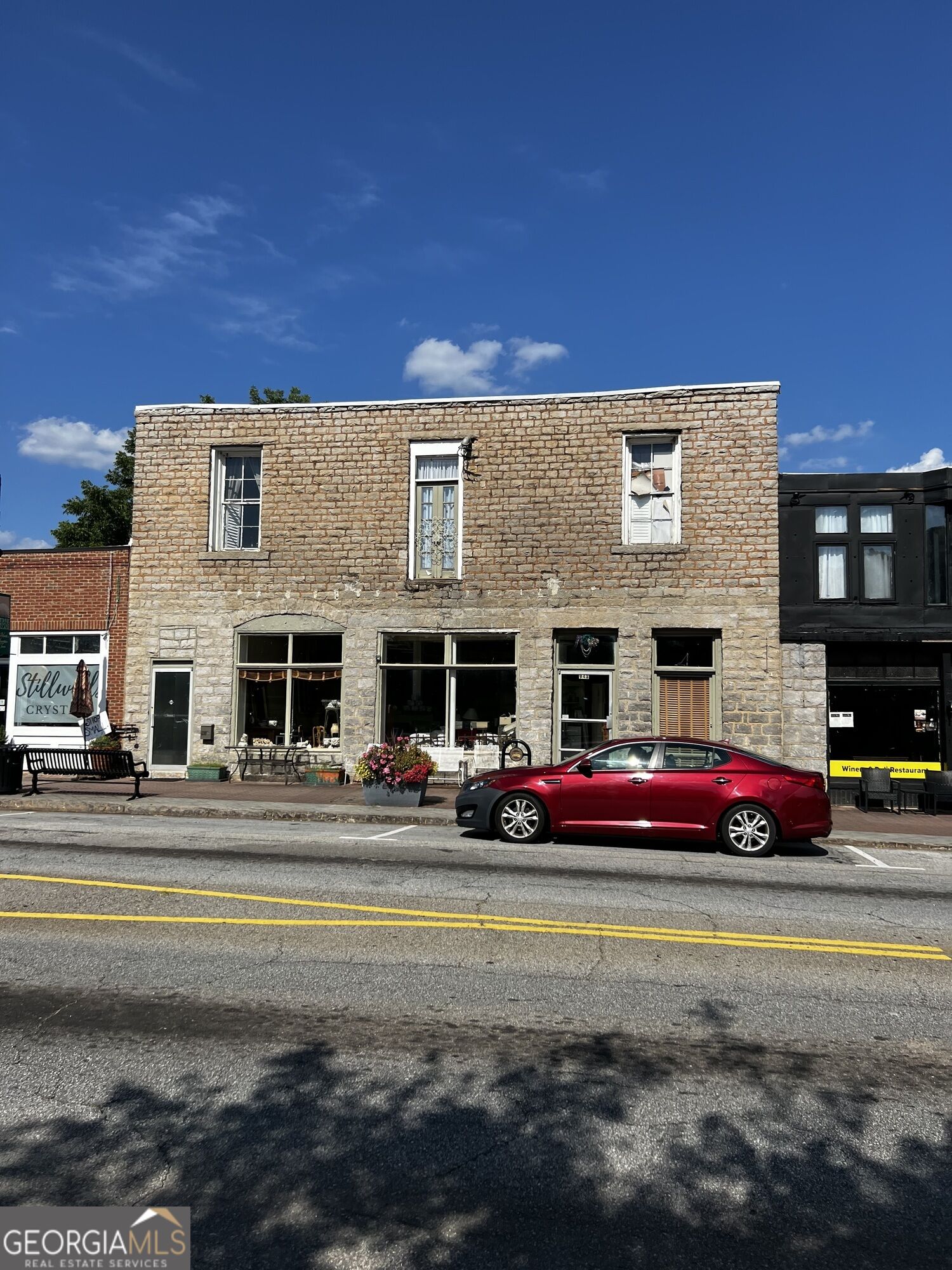 943 Main ST