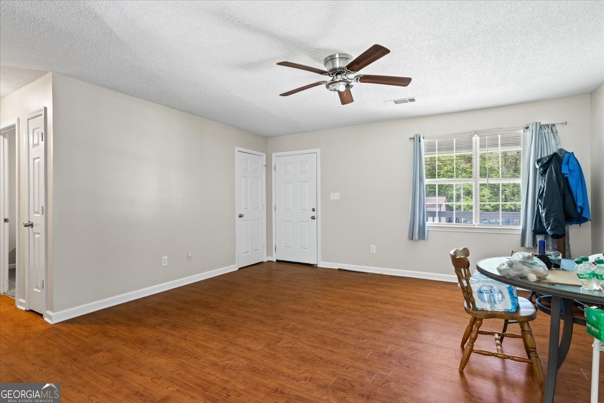 195 Riverbend DR