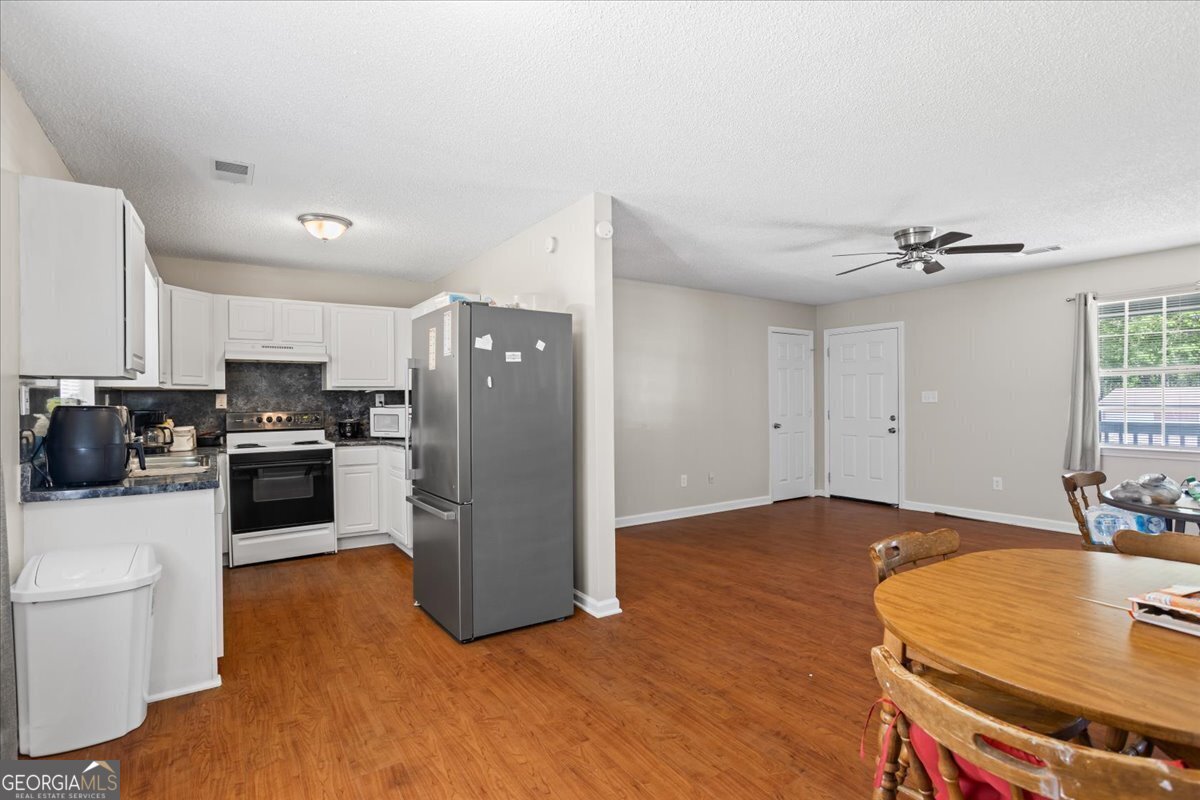 195 Riverbend DR
