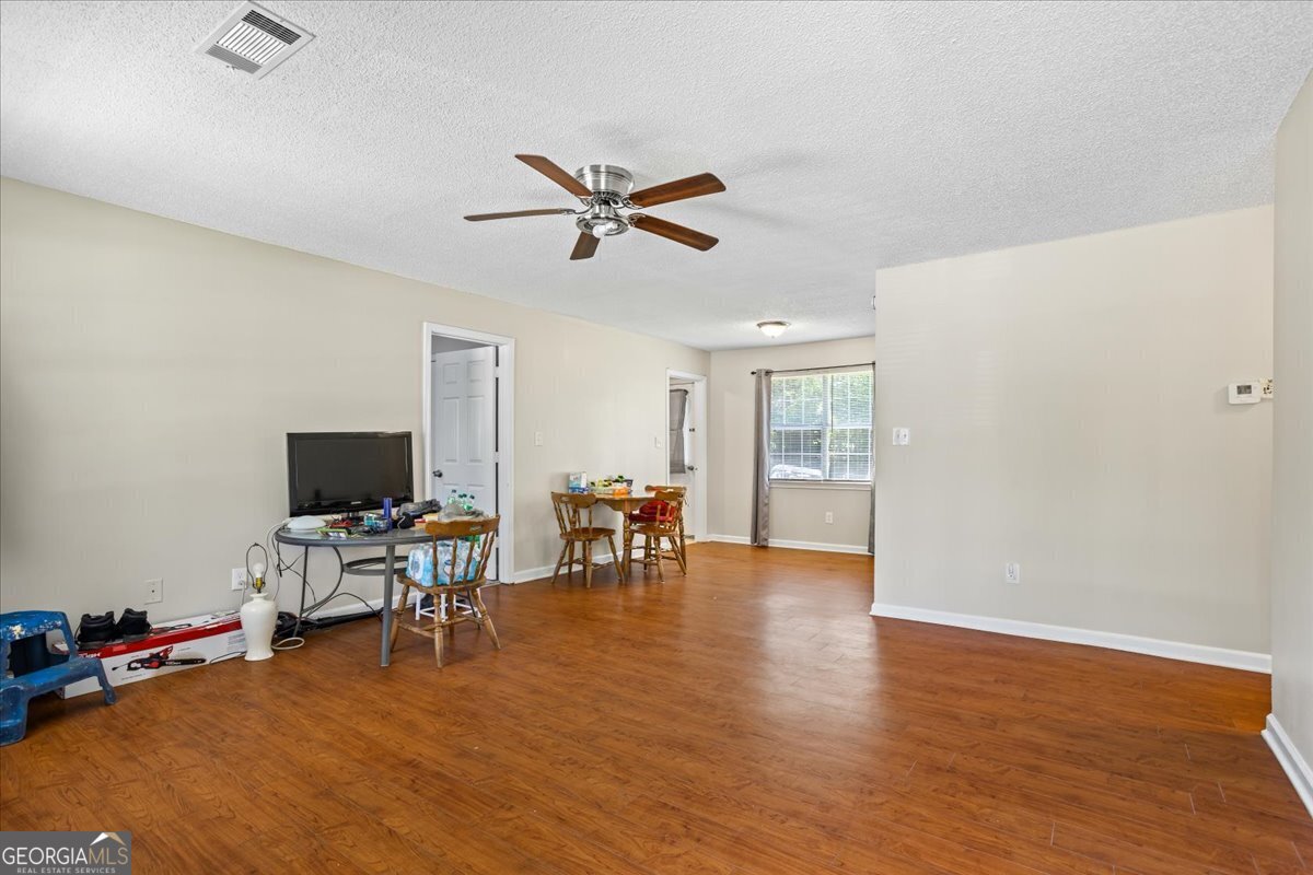 195 Riverbend DR