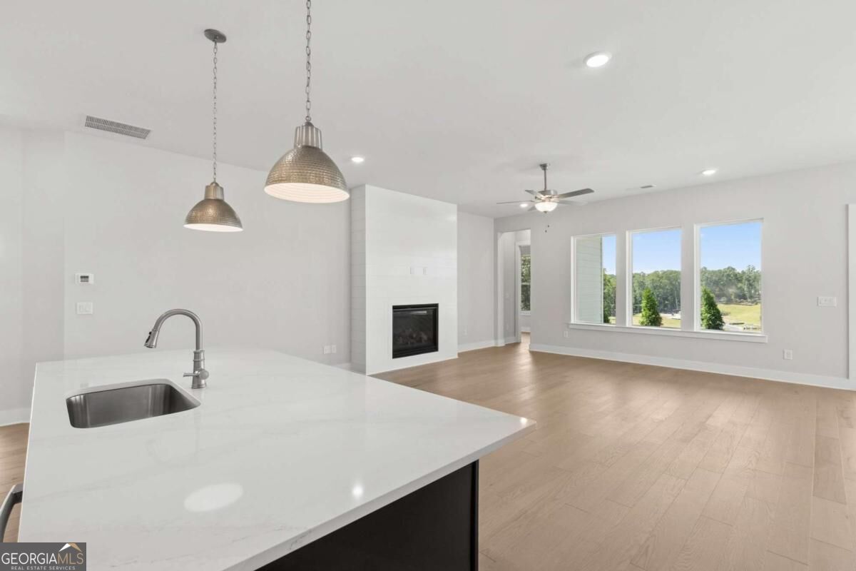 1395 Autumn Lake DR SW