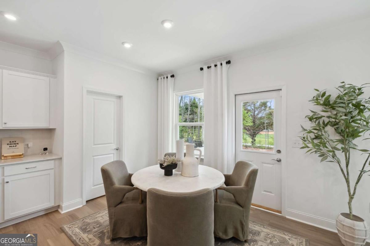 202 Henry PL