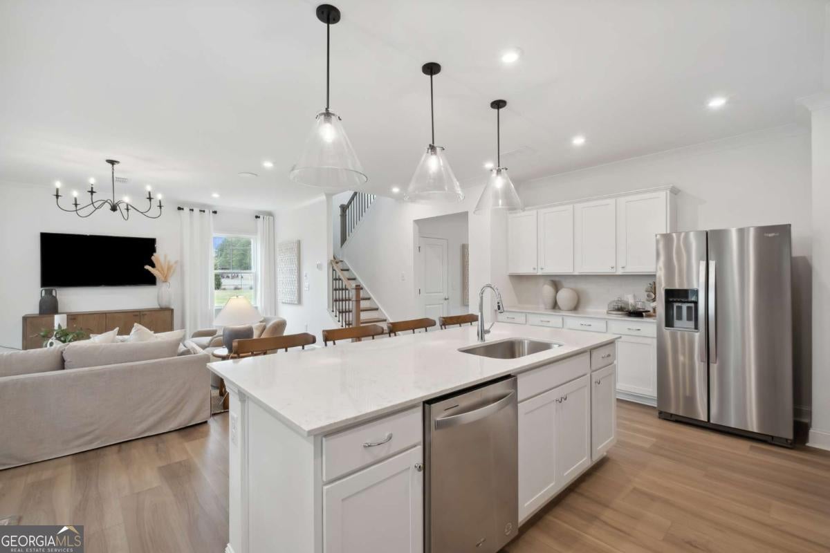 202 Henry PL