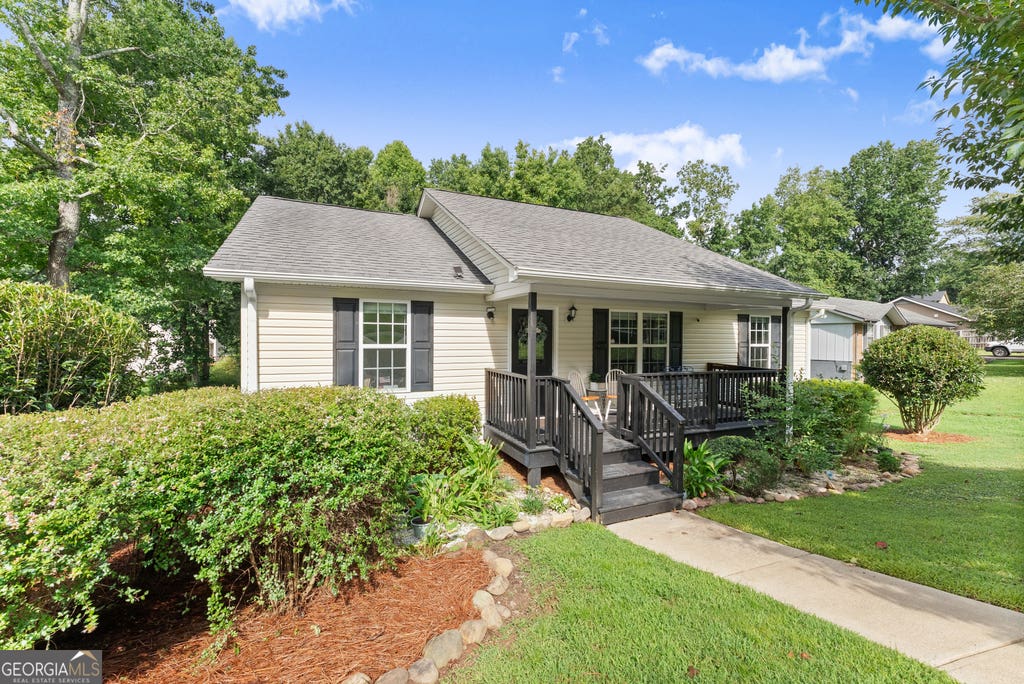 Photo of 1738 Lanier Springs Drive NW, Gainesville, GA 30504 (MLS # 10815608)