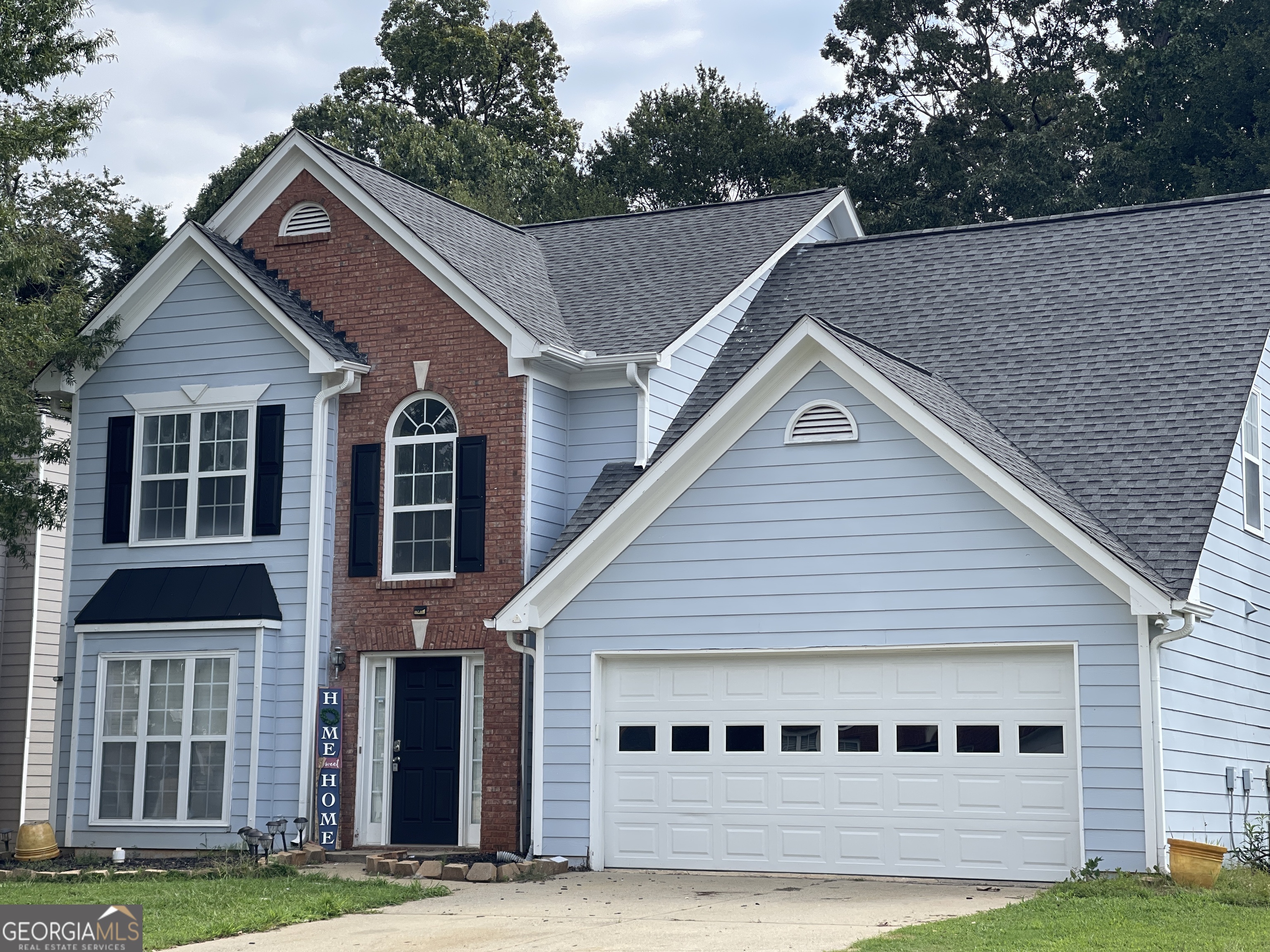 *Two story home, featuring 4 bedrooms and 2.5 baths. *Spacious updated kitchen with granite countertops and lots of cabinet space. *Freshly painted! *Conveniently located to shopping areas. Hurry won't last!. USE this link for Apply Now https://apply.link/2D7vSjg (RentSpree) *(Tenant Broker Fee $175.00)