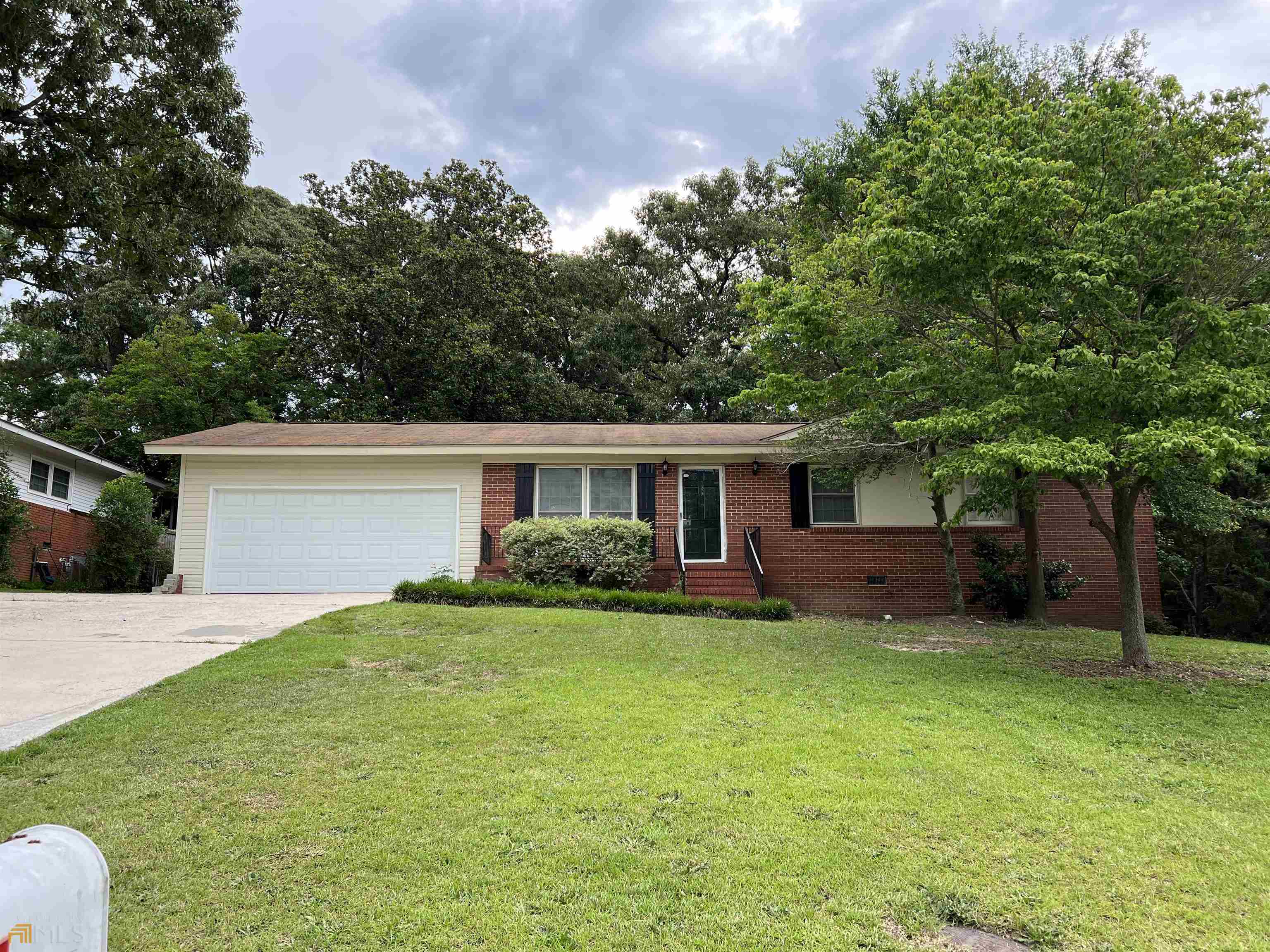 Located within walking distance from Houston Medical Center. This property has been renovated with new appliances. The carport was upgraded to a brand new garage with automatic door opener and new vinyl siding. The floor was refurbished. This house will not last! They are ceiling fan in all bedrooms and decorative lighting throughout. The backyard is fenced and gated. Investors, first-timers and downsizers come and see for yourself!
