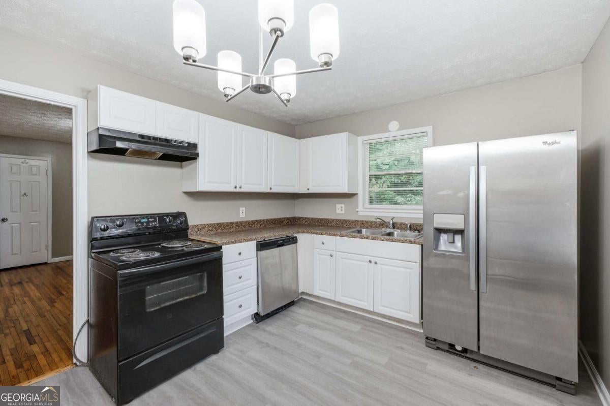 997 Pineglen DR