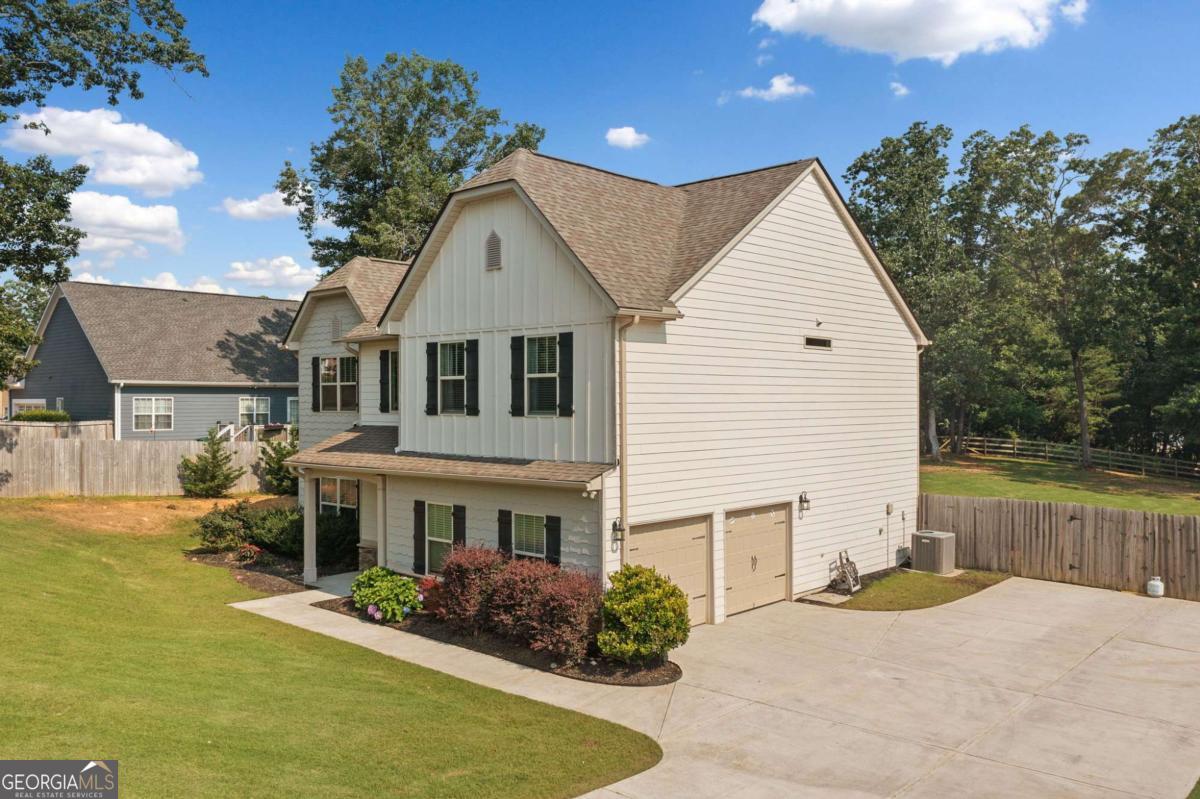 13 Four Feathers LN