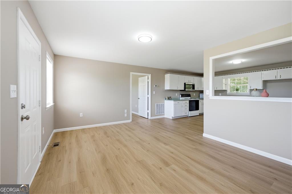894 Lakeview DR