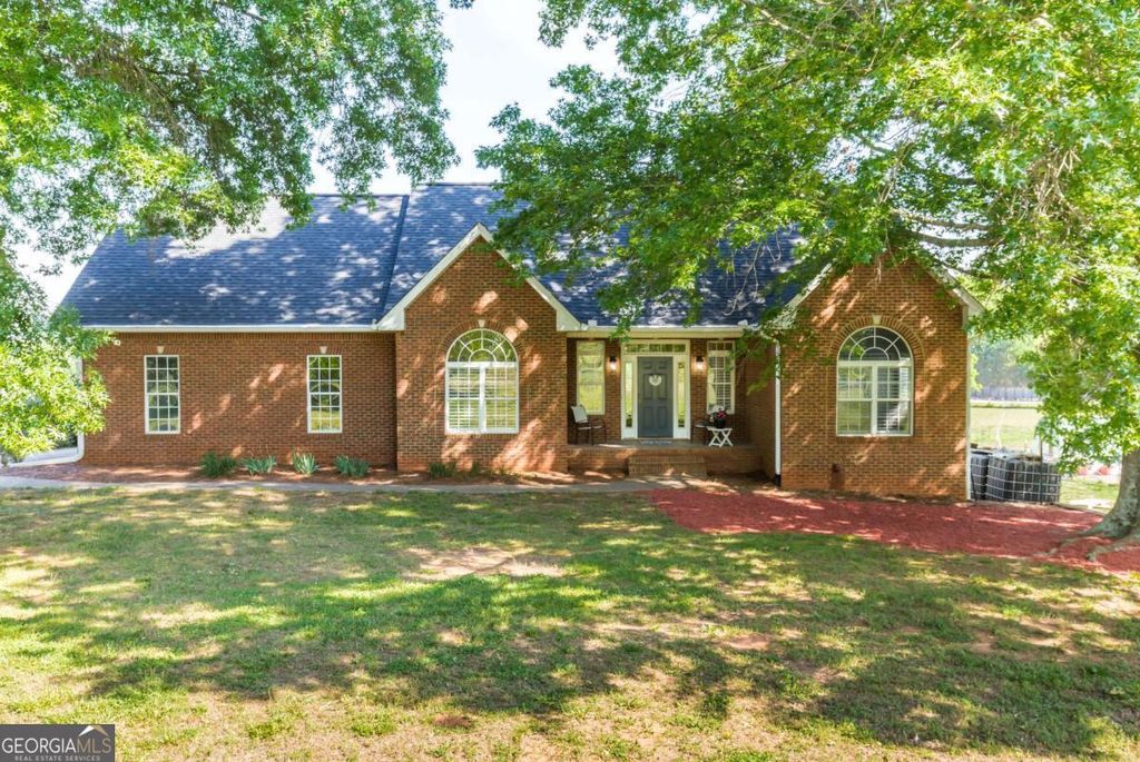 Photo of 75 W Ridgeway Road, Maysville, GA 30558 (MLS # 10770666)