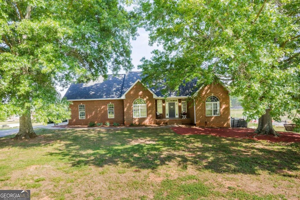Photo of 75 W Ridgeway Road, Maysville, GA 30558 (MLS # 10770666)