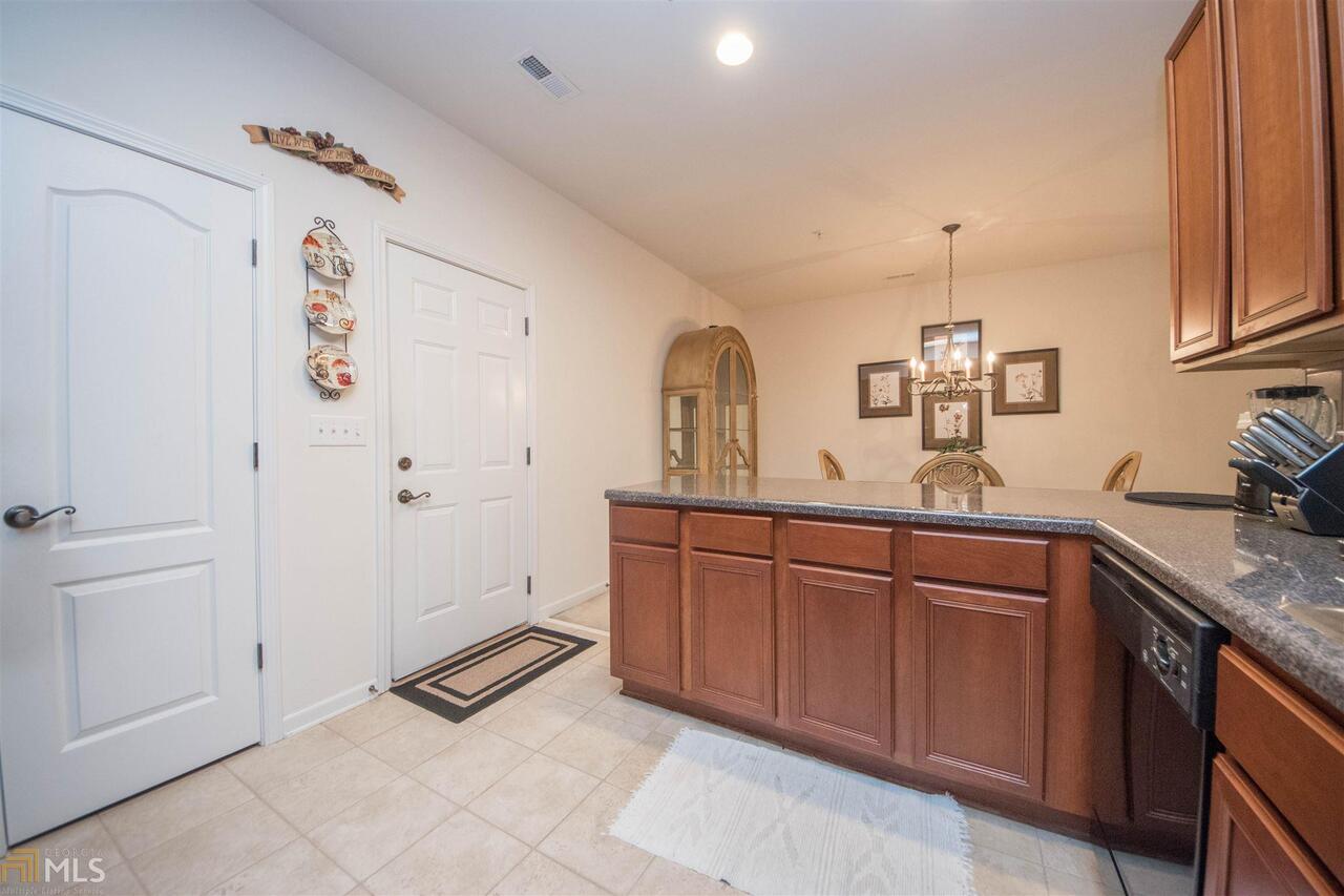 The Townhomes @ Eastlake - Residential