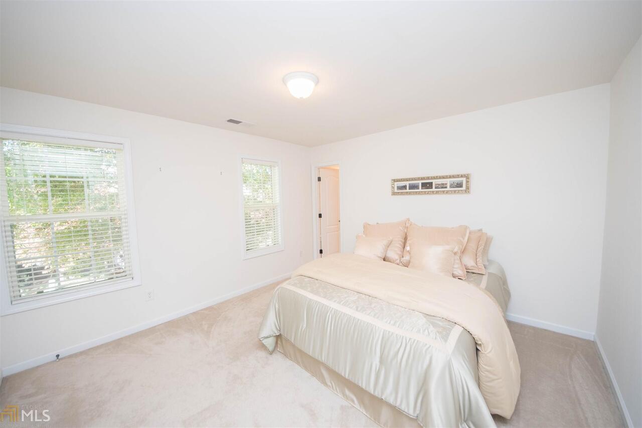 The Townhomes @ Eastlake - Residential