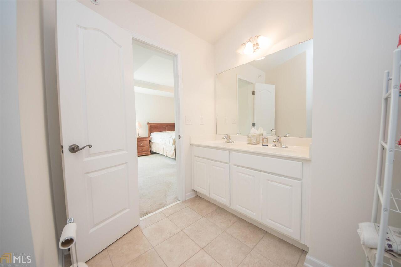 The Townhomes @ Eastlake - Residential