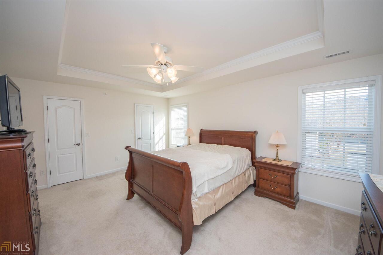 The Townhomes @ Eastlake - Residential