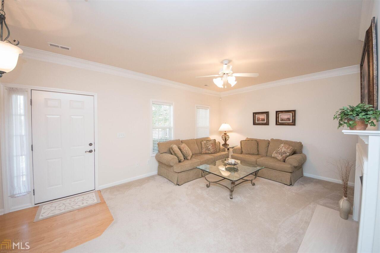 The Townhomes @ Eastlake - Residential