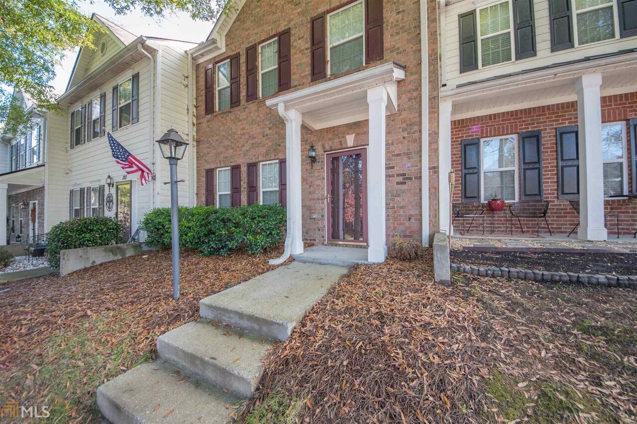 The Townhomes @ Eastlake - Residential
