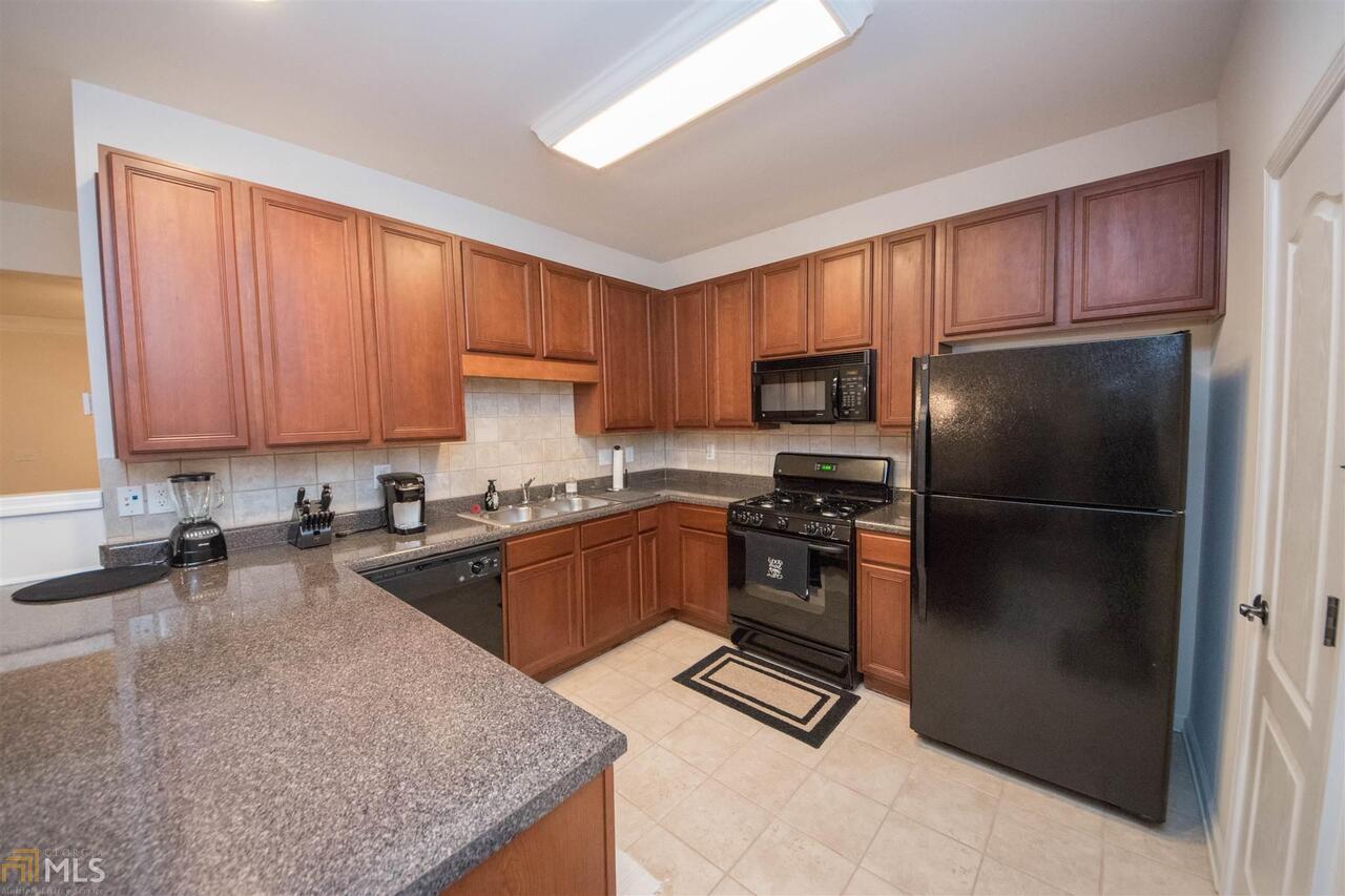 The Townhomes @ Eastlake - Residential