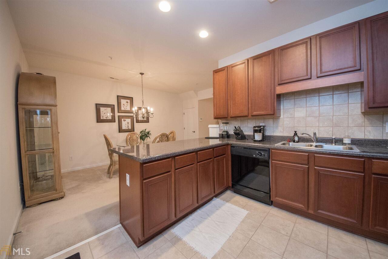 The Townhomes @ Eastlake - Residential