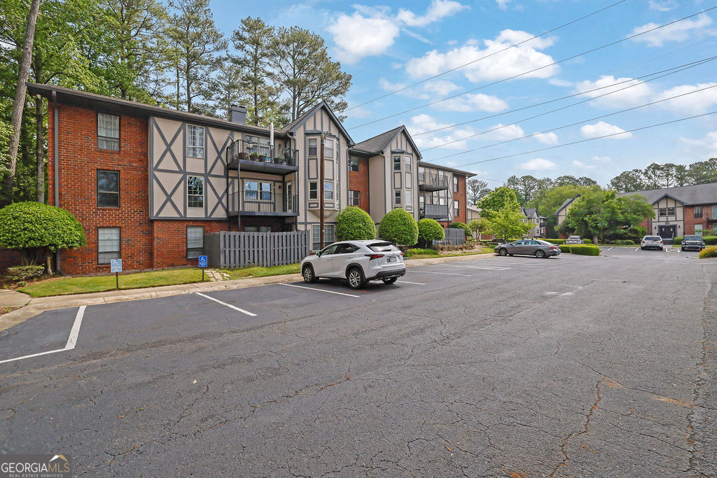 6851 Roswell RD C7