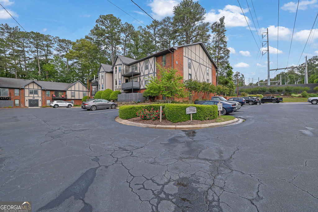 6851 Roswell RD C7