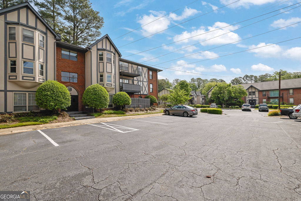 6851 Roswell RD C7