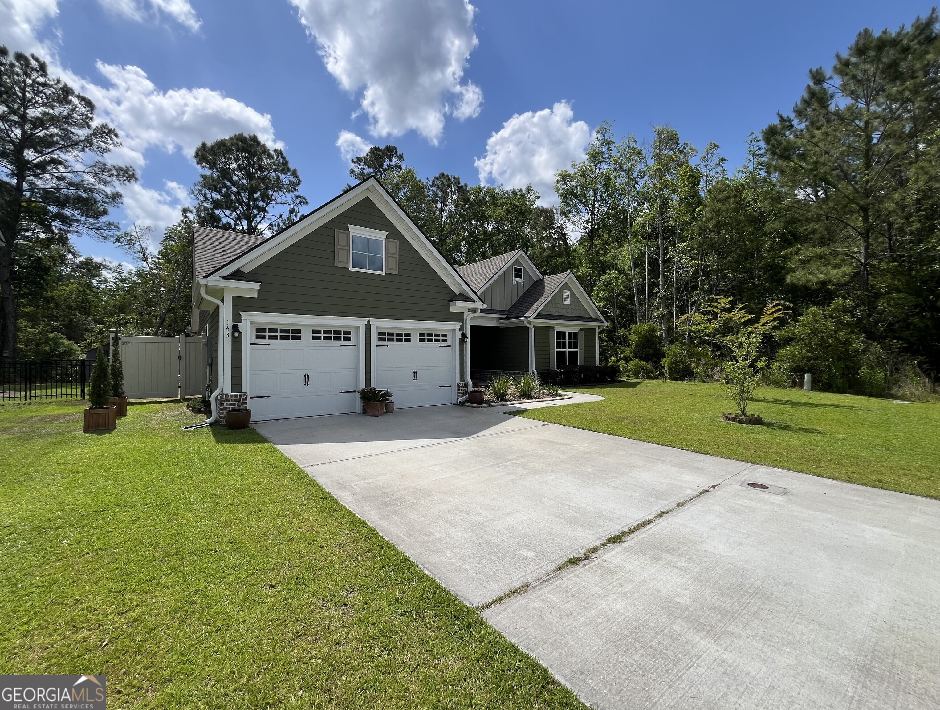 143 Madeira DR