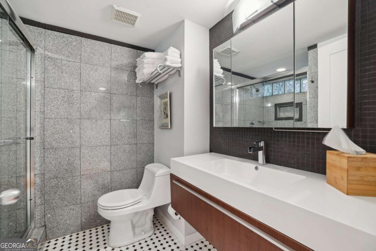 1060 Winding Creek TRL