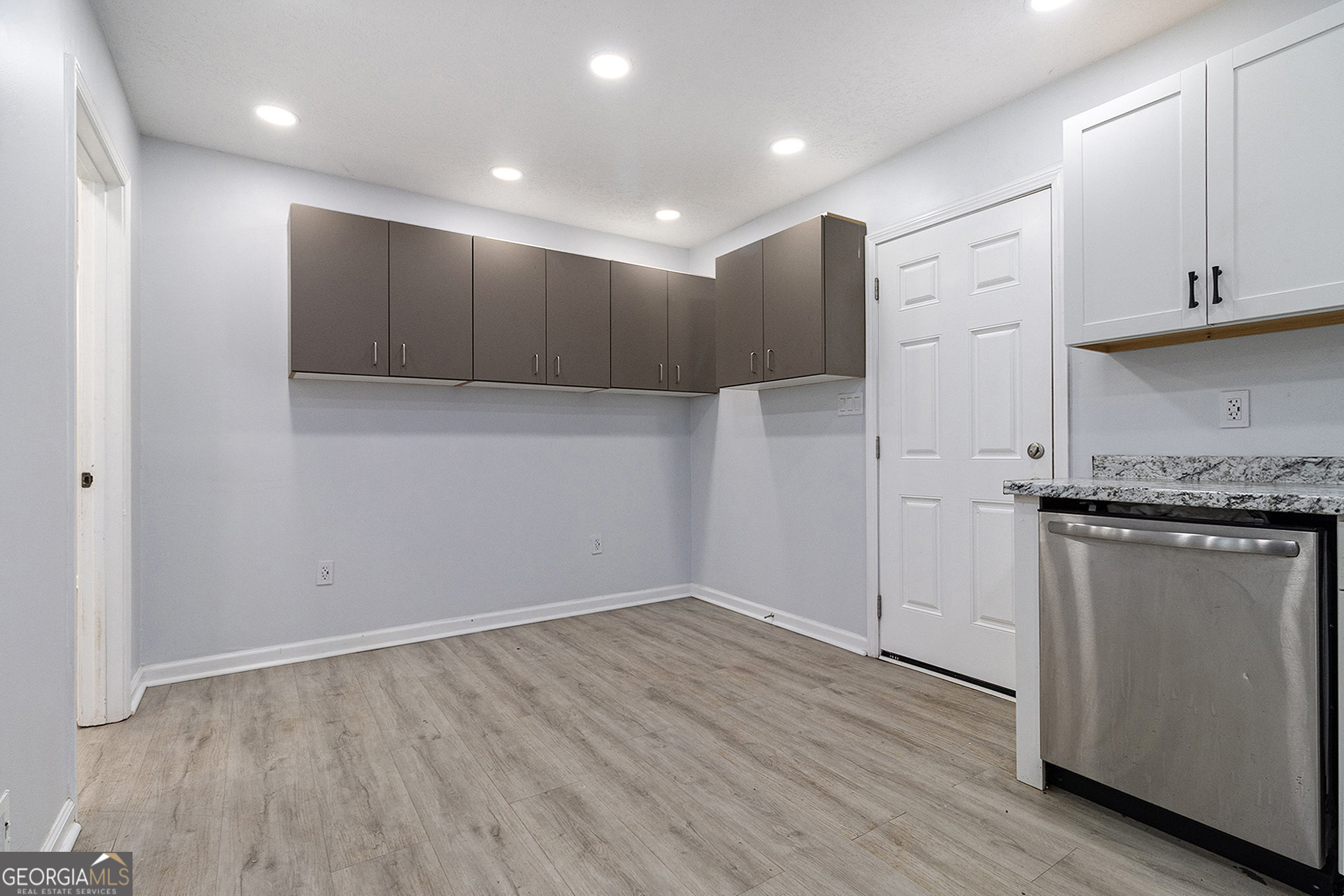 301 Collins RD