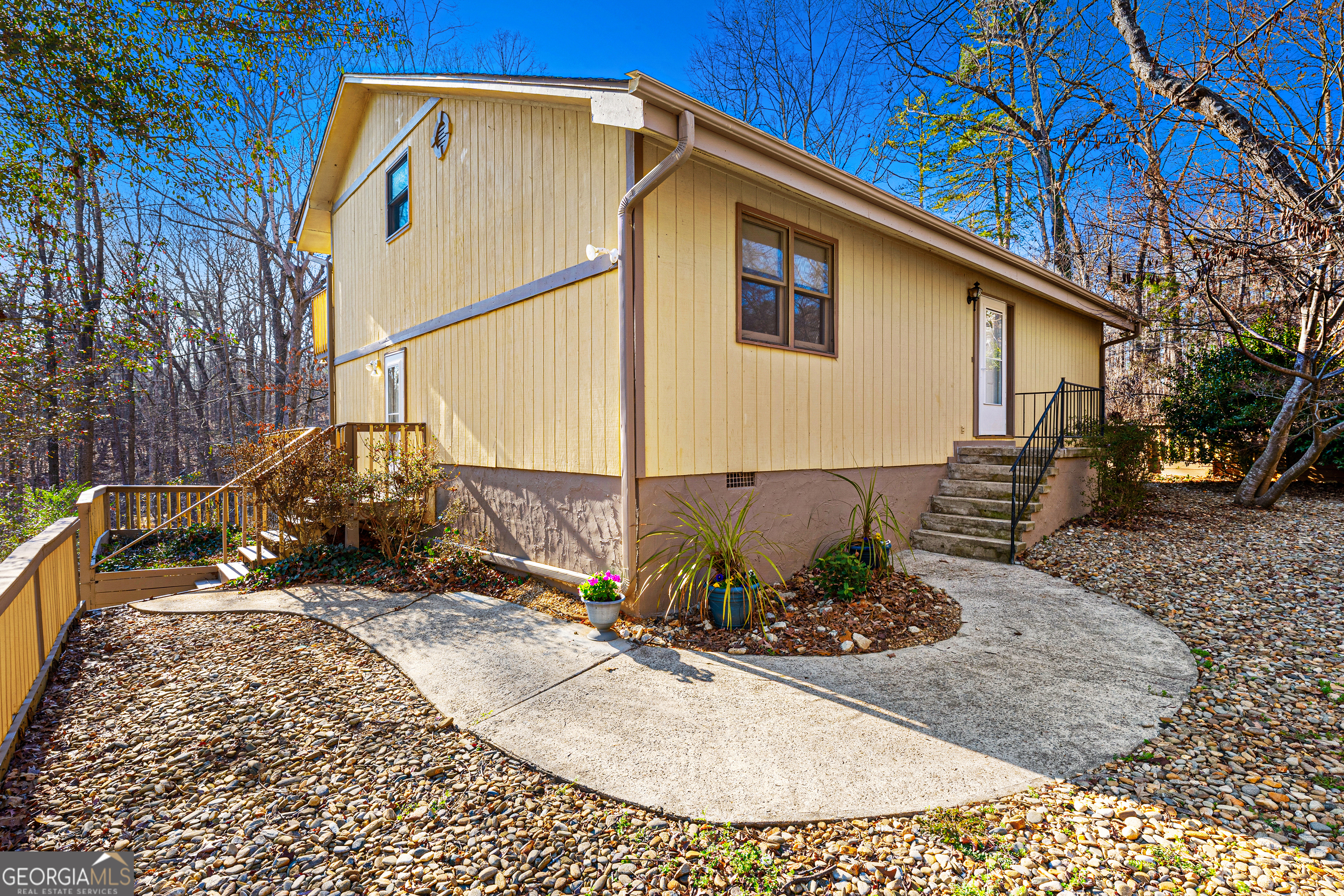 251 Cherokee DR