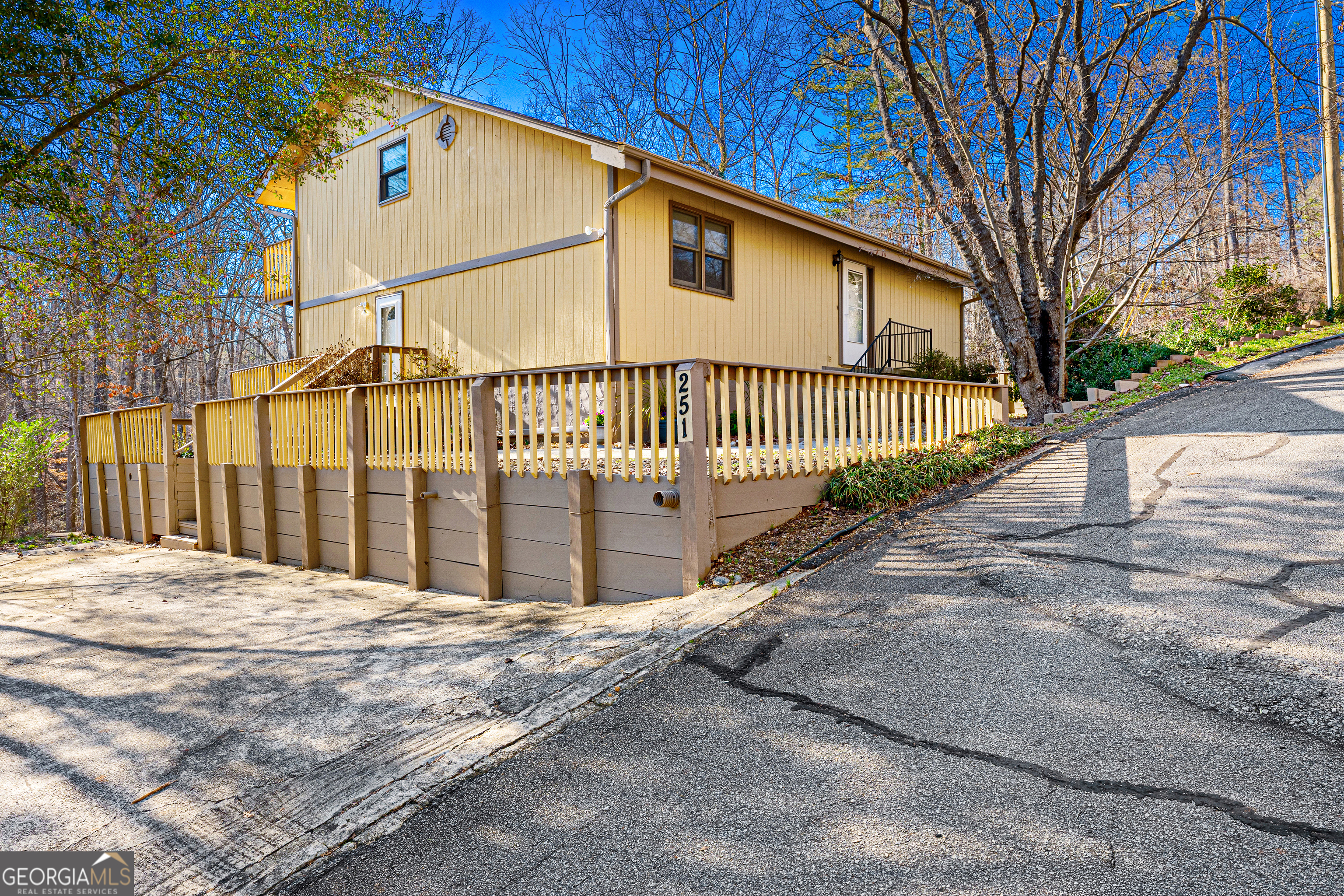 251 Cherokee DR