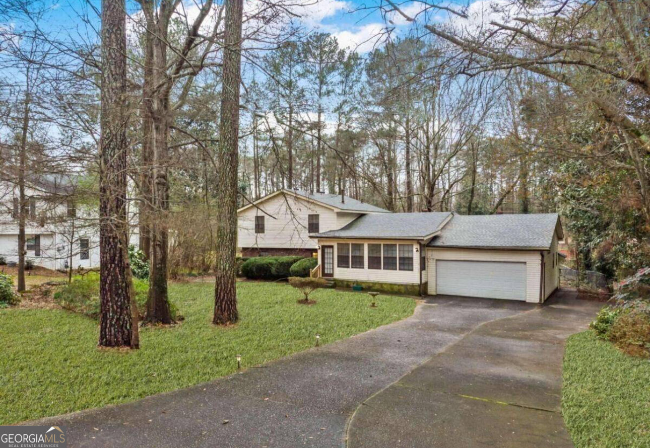 2325 Lago DR