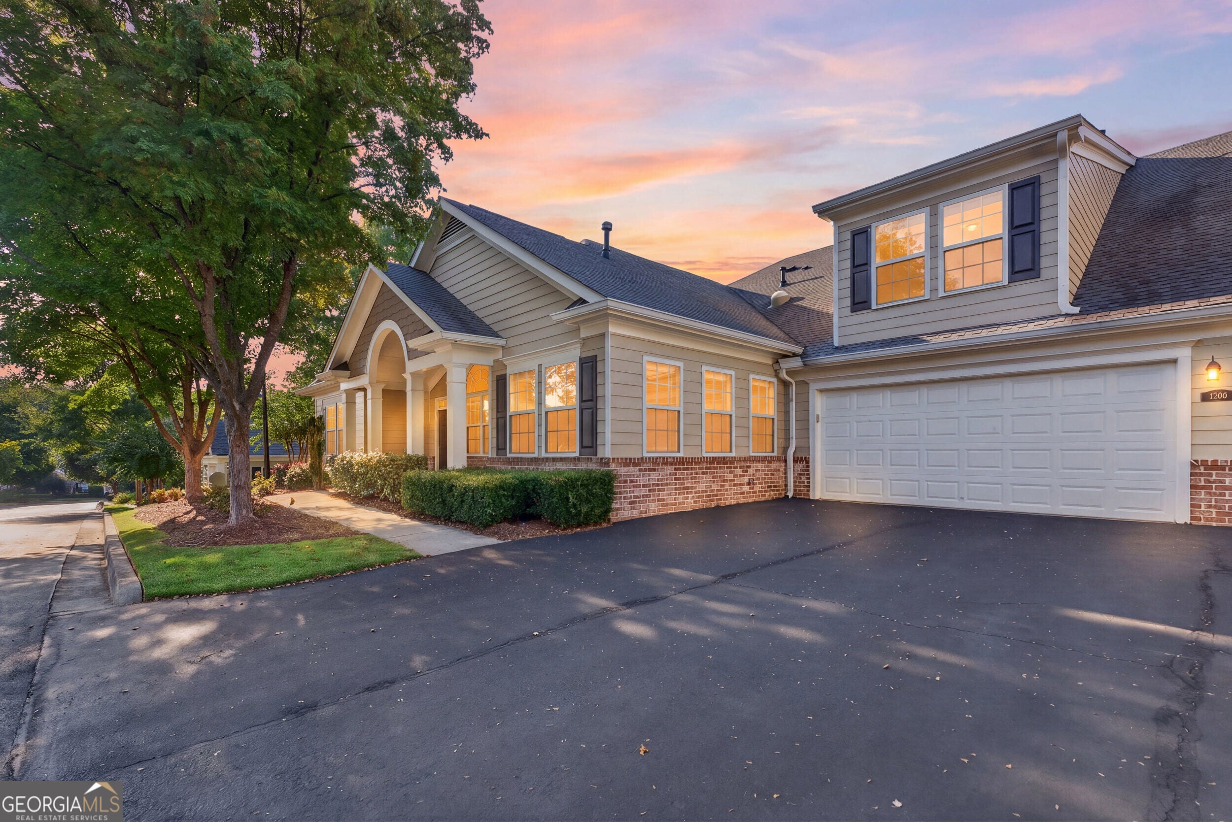 2708 Grapevine CIR 2004