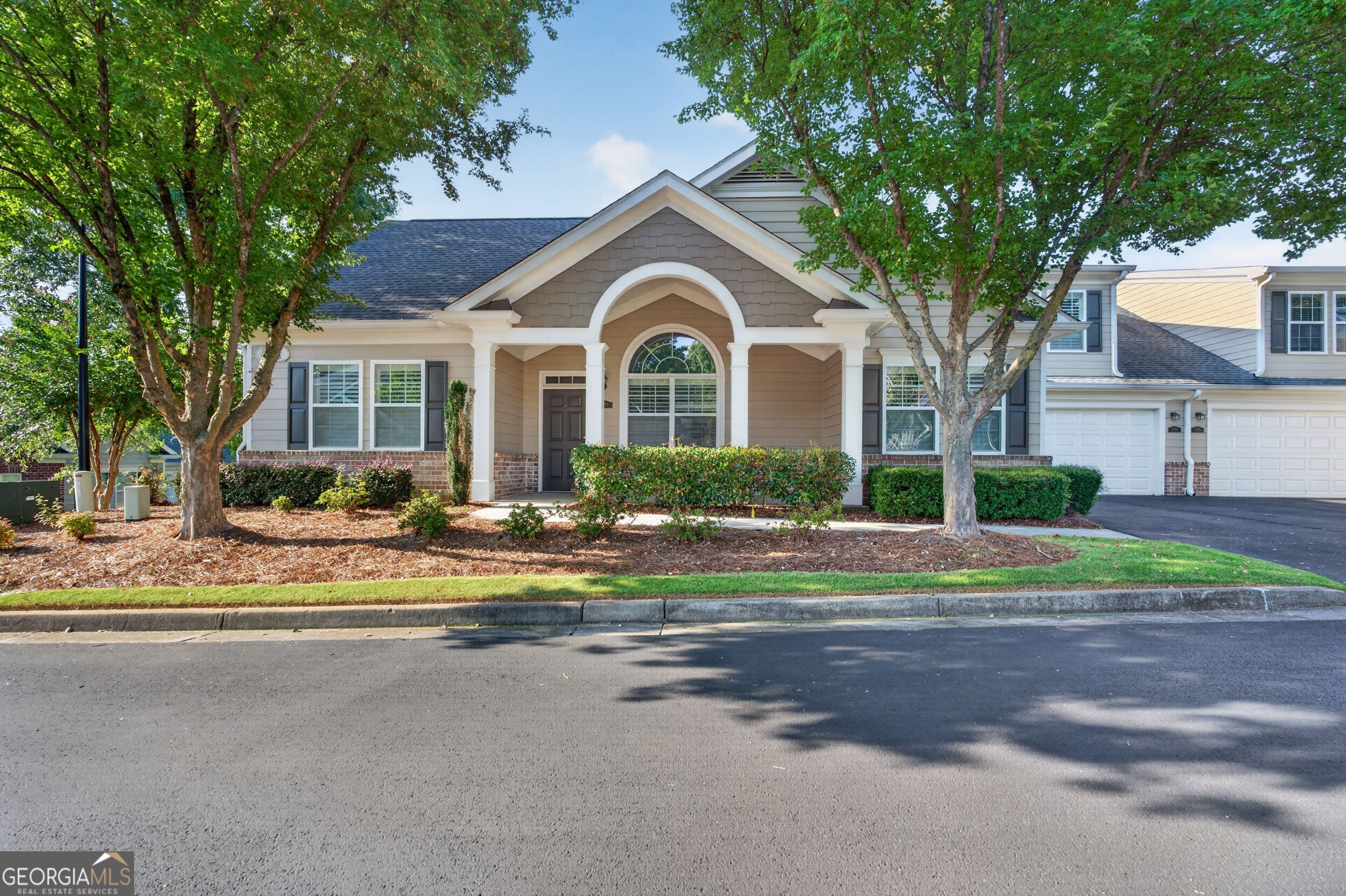 2708 Grapevine CIR 2004