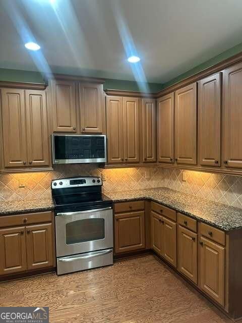 2708 Grapevine CIR 2004
