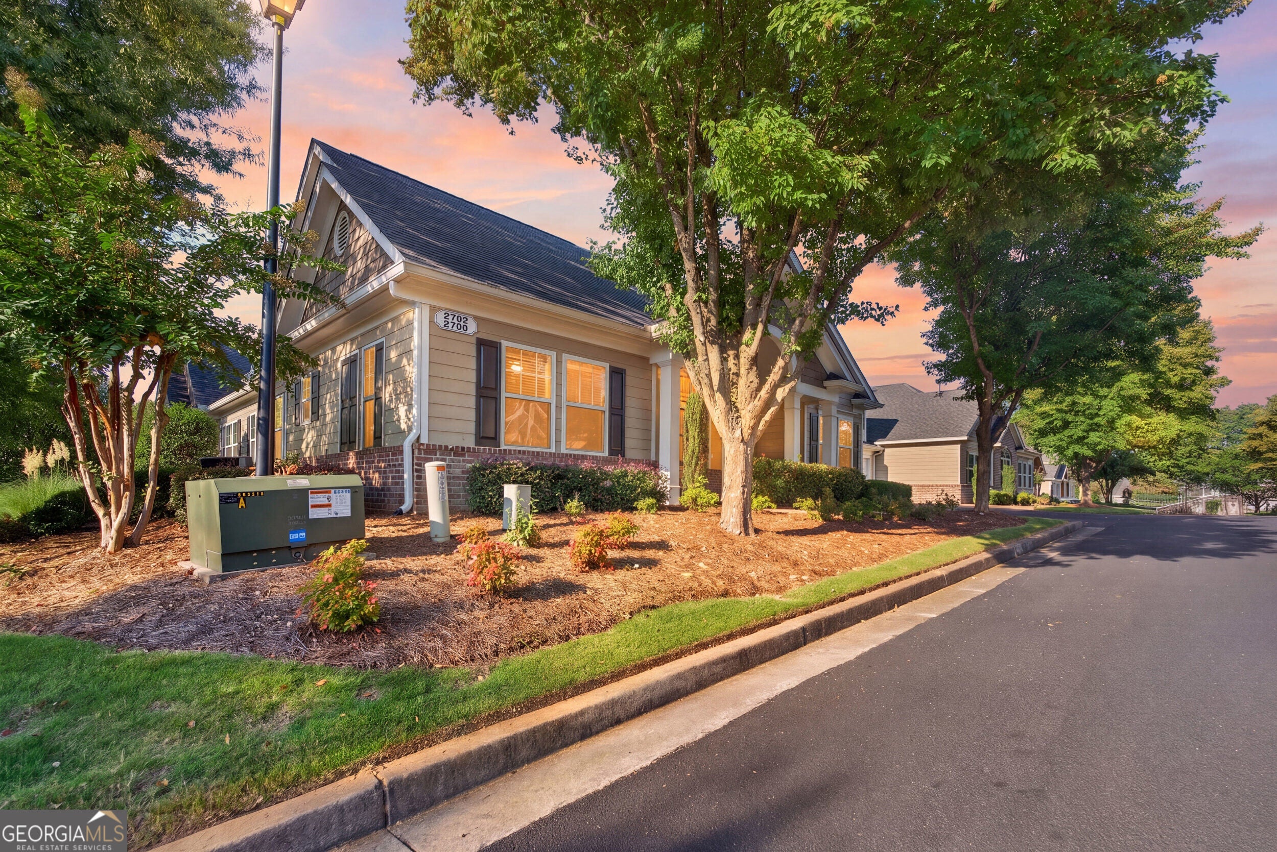 2708 Grapevine CIR 2004