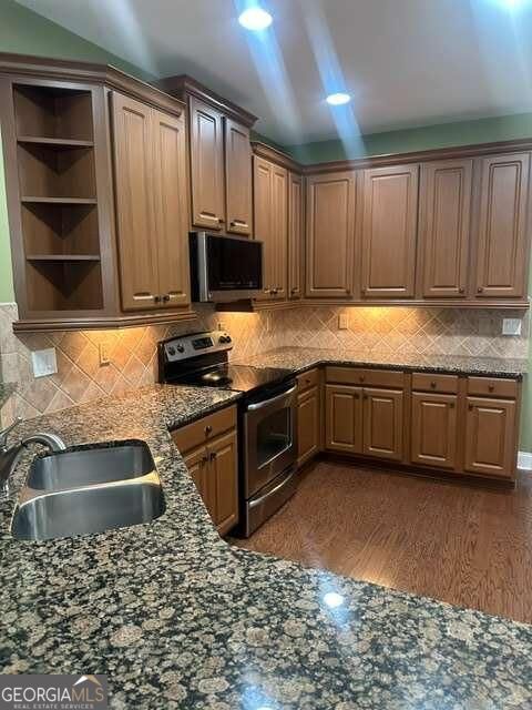 2708 Grapevine CIR 2004