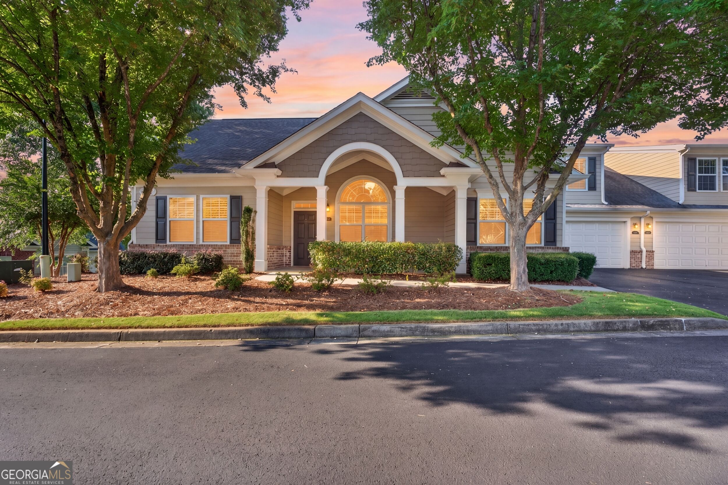 2708 Grapevine CIR 2004