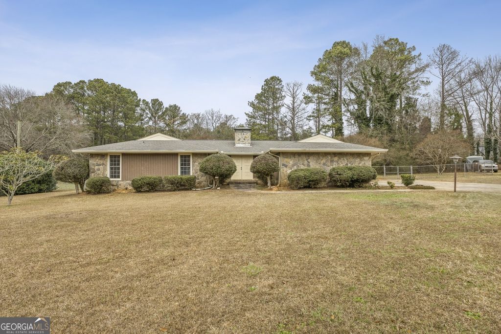 Photo of 533 Avalon Drive, Fayetteville, GA 30214 (MLS # 10672611)
