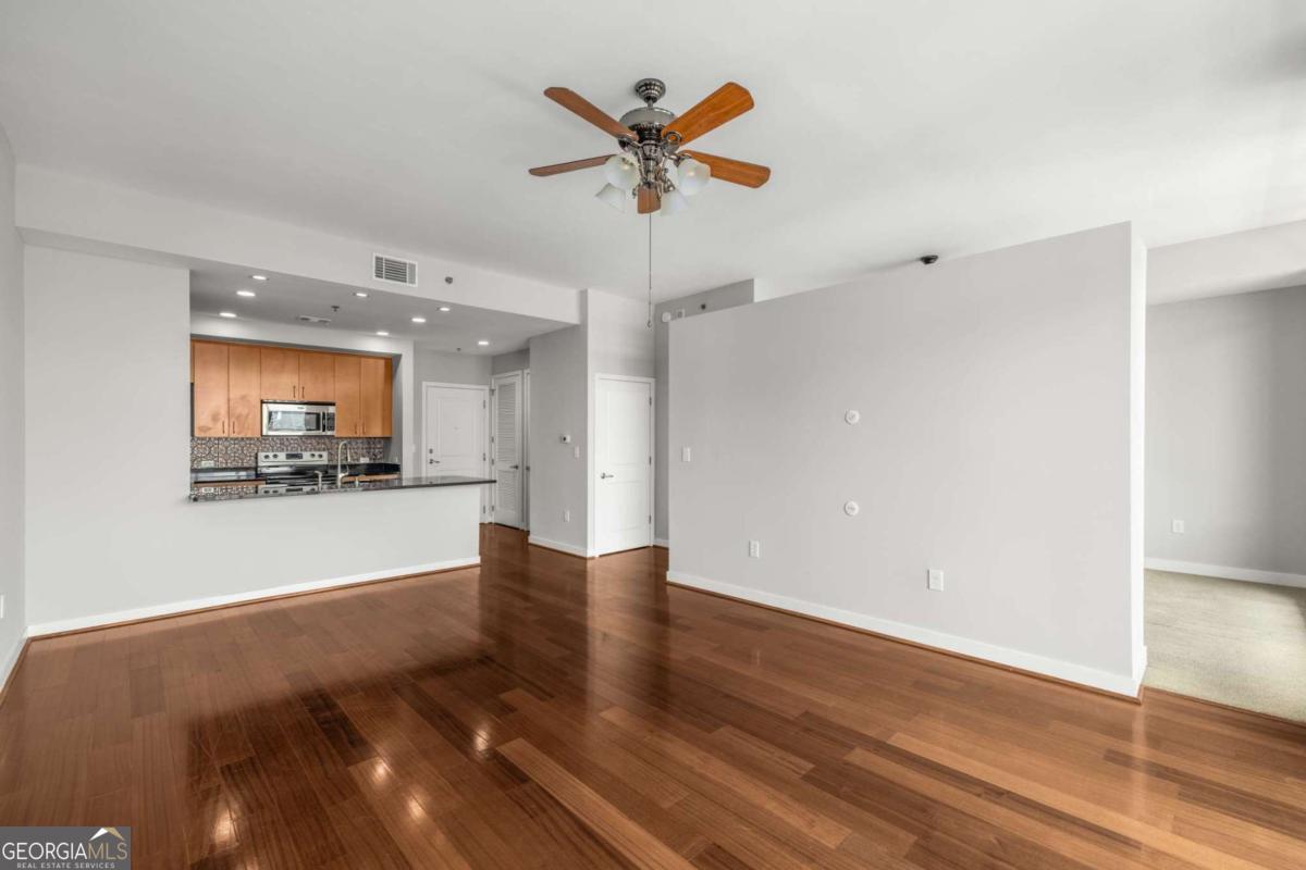 565 Peachtree ST NE 1206