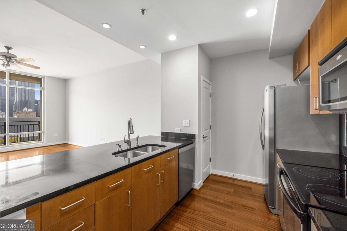 565 Peachtree ST NE 1206