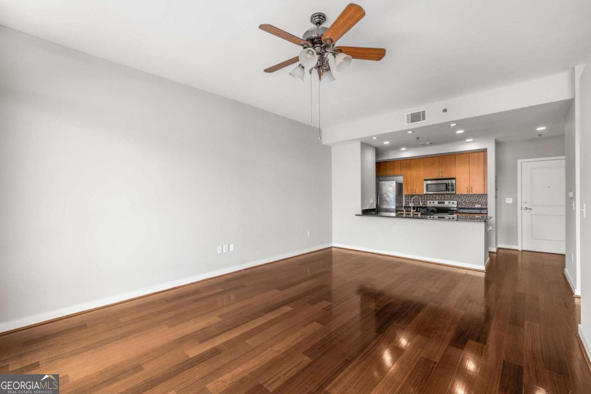 565 Peachtree ST NE 1206