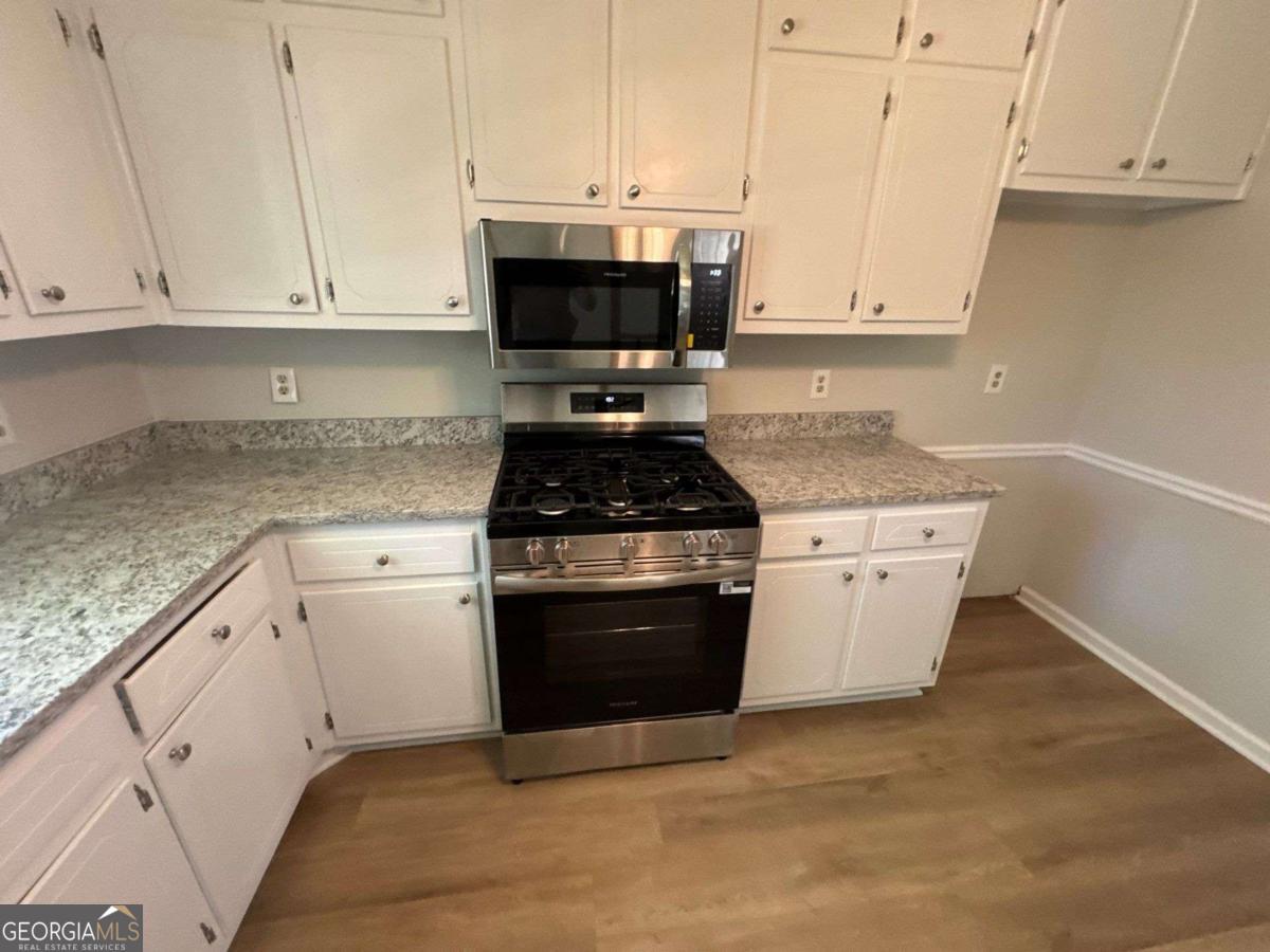 2617 Laurel Woods LN SE