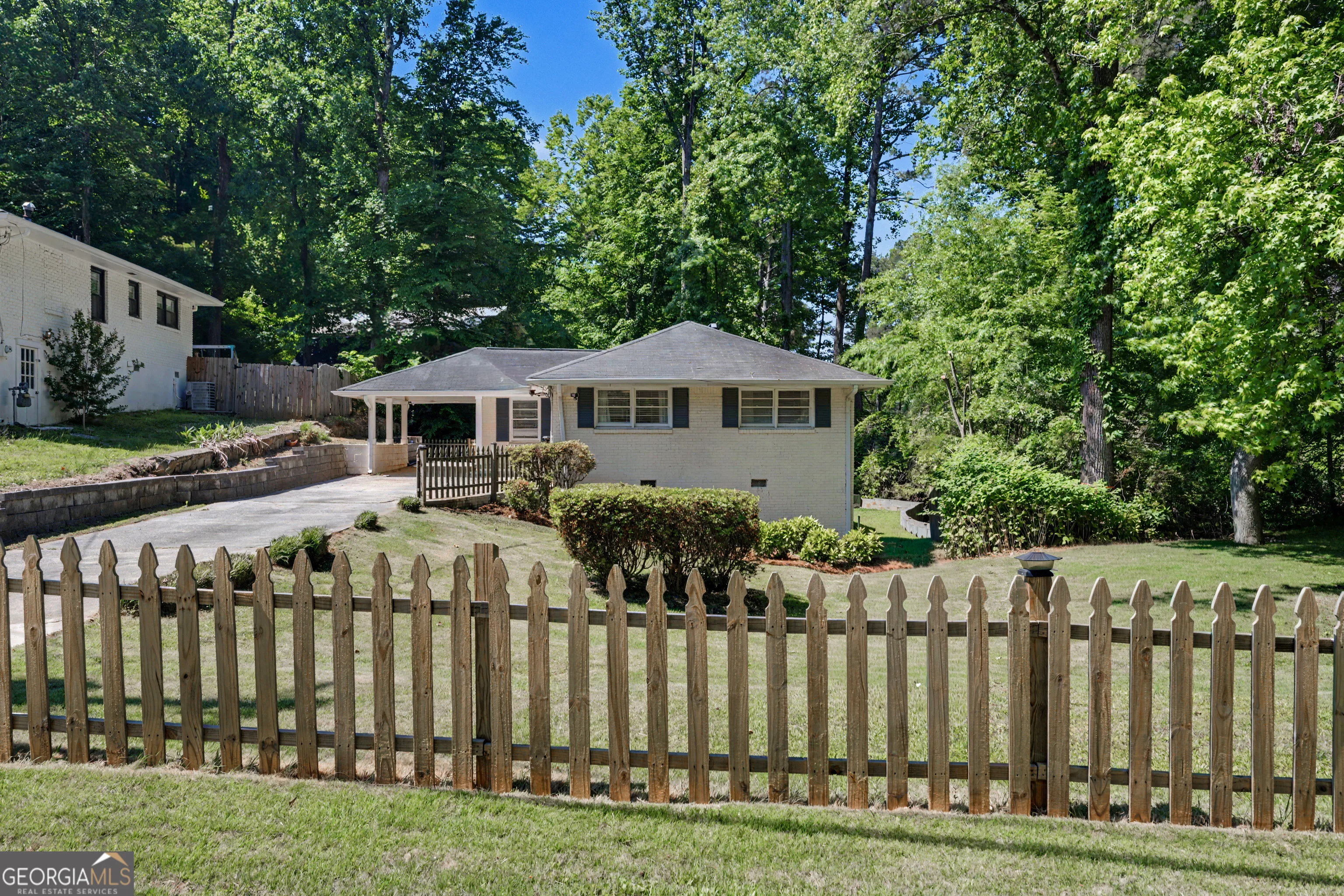 1942 Kenwood Road SE